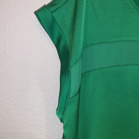 New York and Company 7th Ave Design Studio Emerald Green Blouse.  Size L. NEW ! - Picture 5 of 8